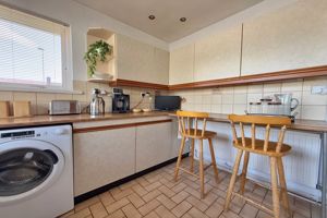 Kitchen/Breakfast- click for photo gallery